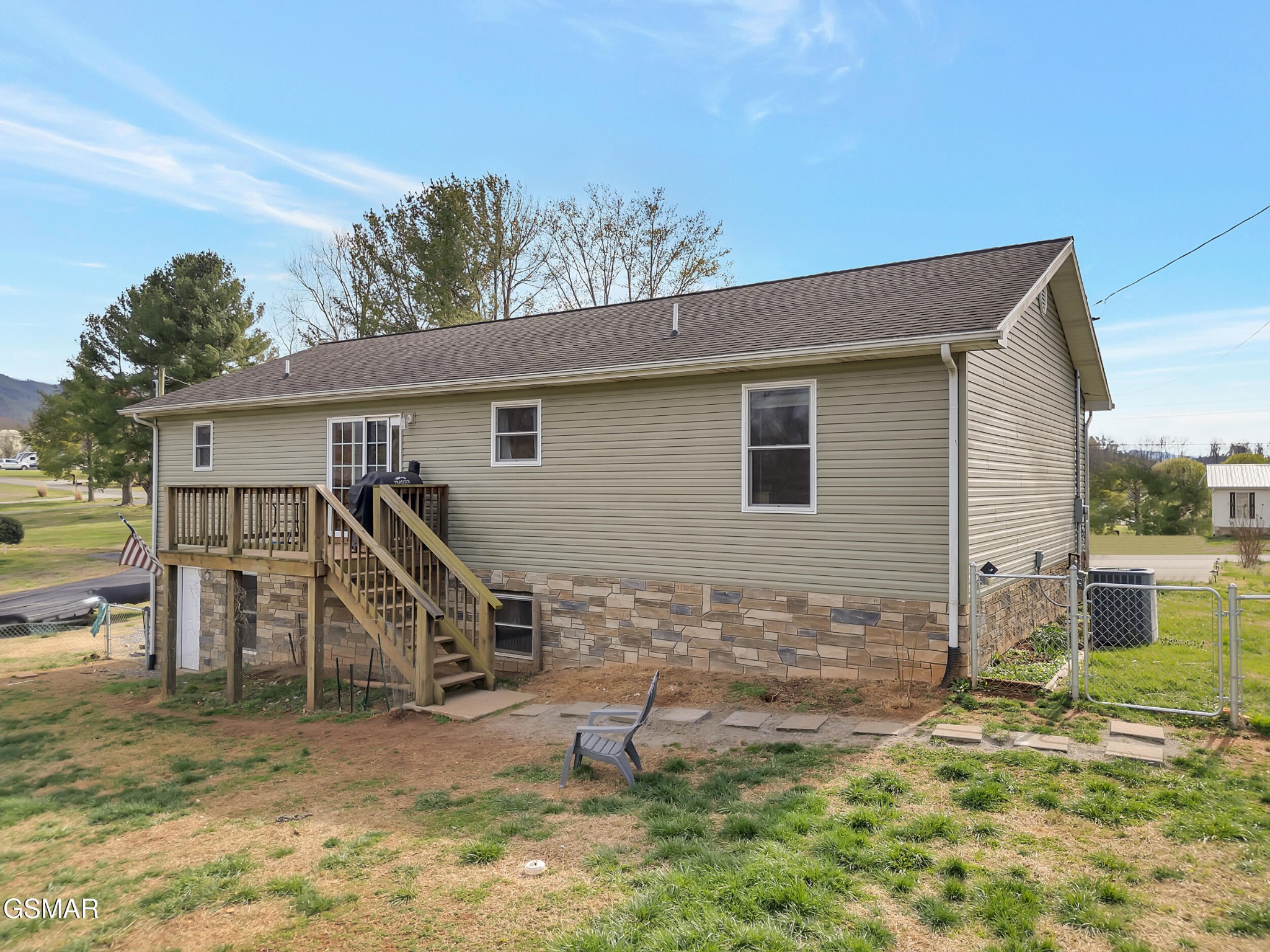 274 Ramblin Road Newport, TN 37821 - Photo 6 of 32 a view of a house with a yard