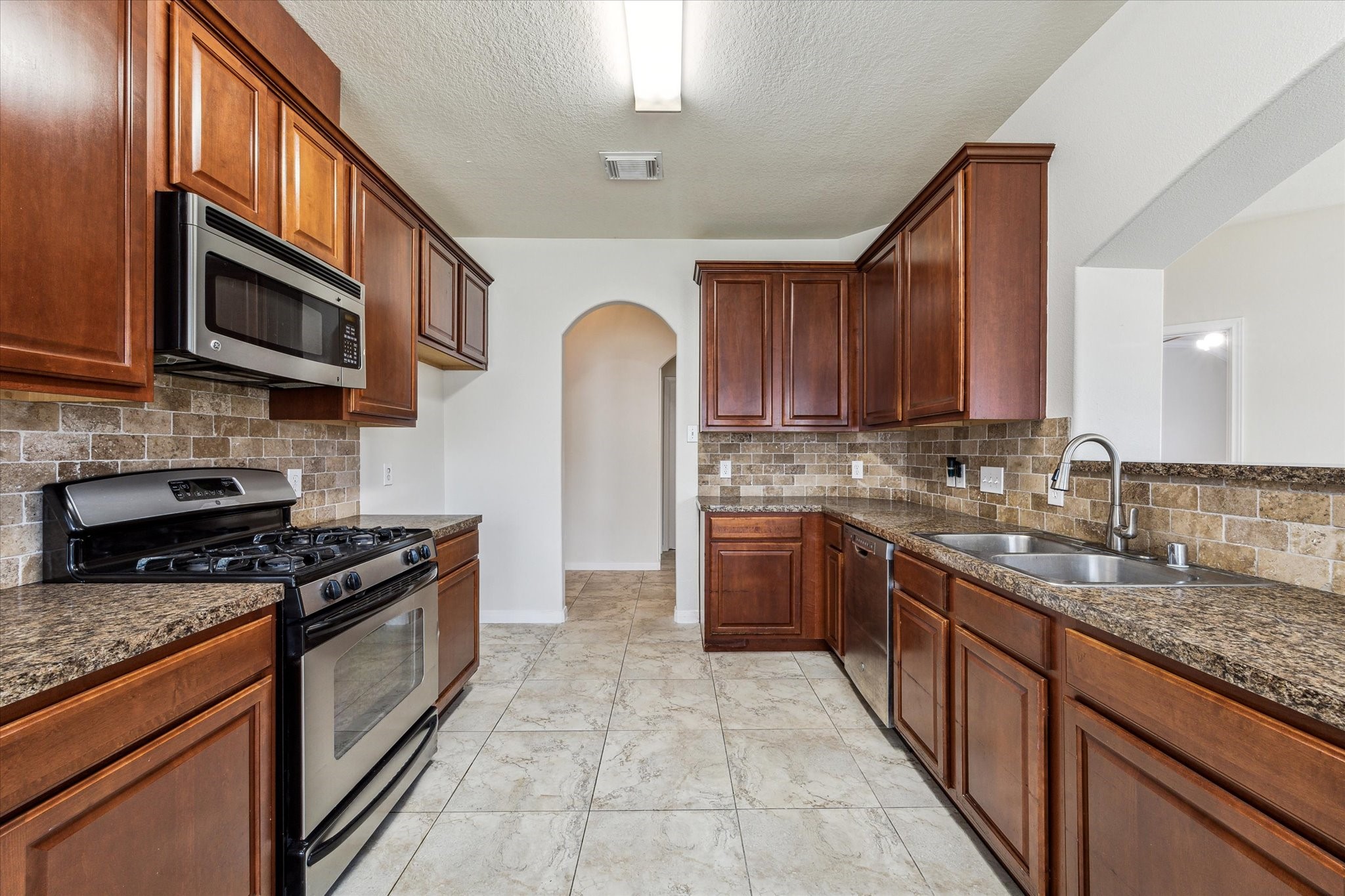1805 Clover Patch Alvin, TX 77511 - Photo 7 of 14