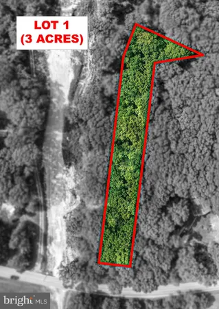 a street sign on the side of the road