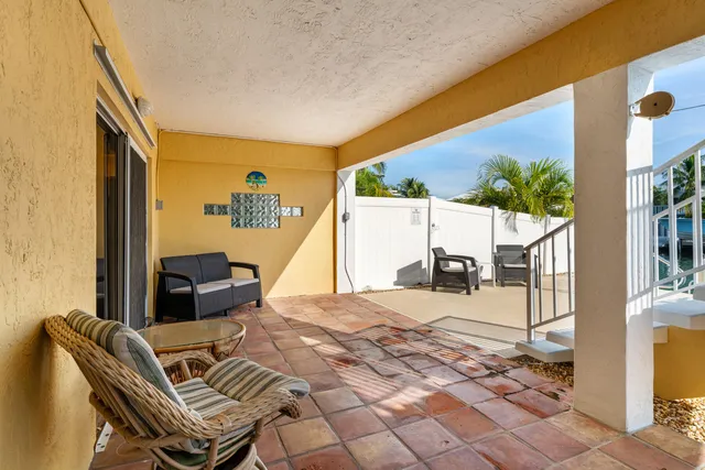 a view of a house with a yard and plants