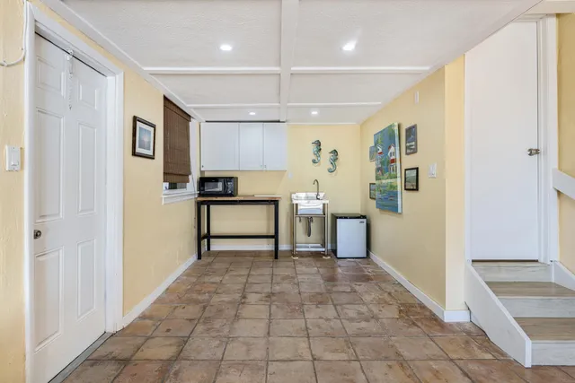 a view of a yard with a tree