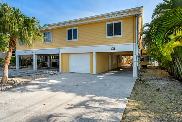 $1,400,000 | 640 9th Street, Key Colony Beach, FL 33051