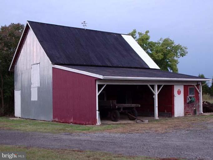 5301 Ross Neck Road Cambridge, MD 21613 - Photo 20 of 30 Barn/Concrete pad for possible expansion.