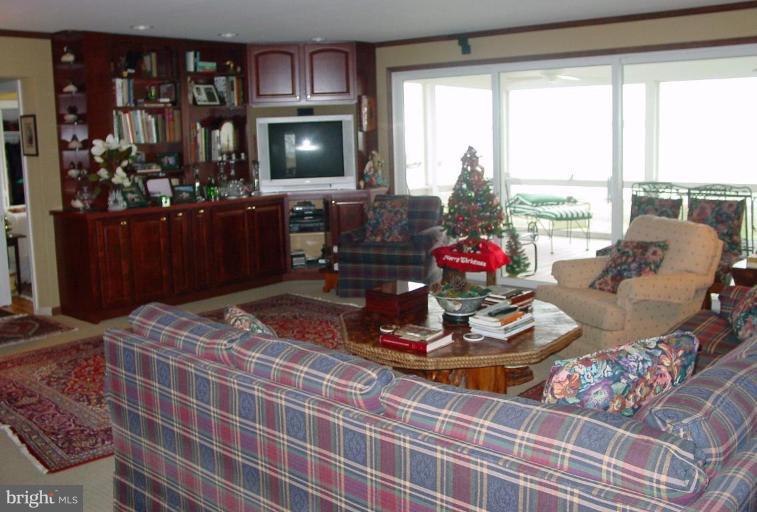 5301 Ross Neck Road Cambridge, MD 21613 - Photo 4 of 30 A second livnig room view