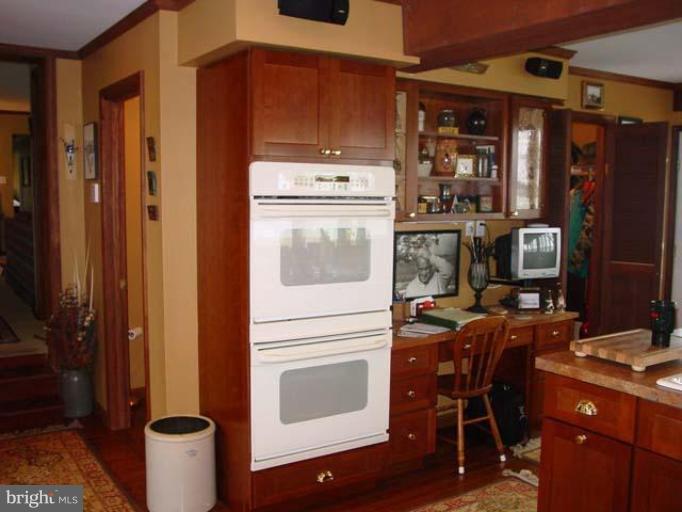 5301 Ross Neck Road Cambridge, MD 21613 - Photo 9 of 30 Double Ovens & Built-in Storage