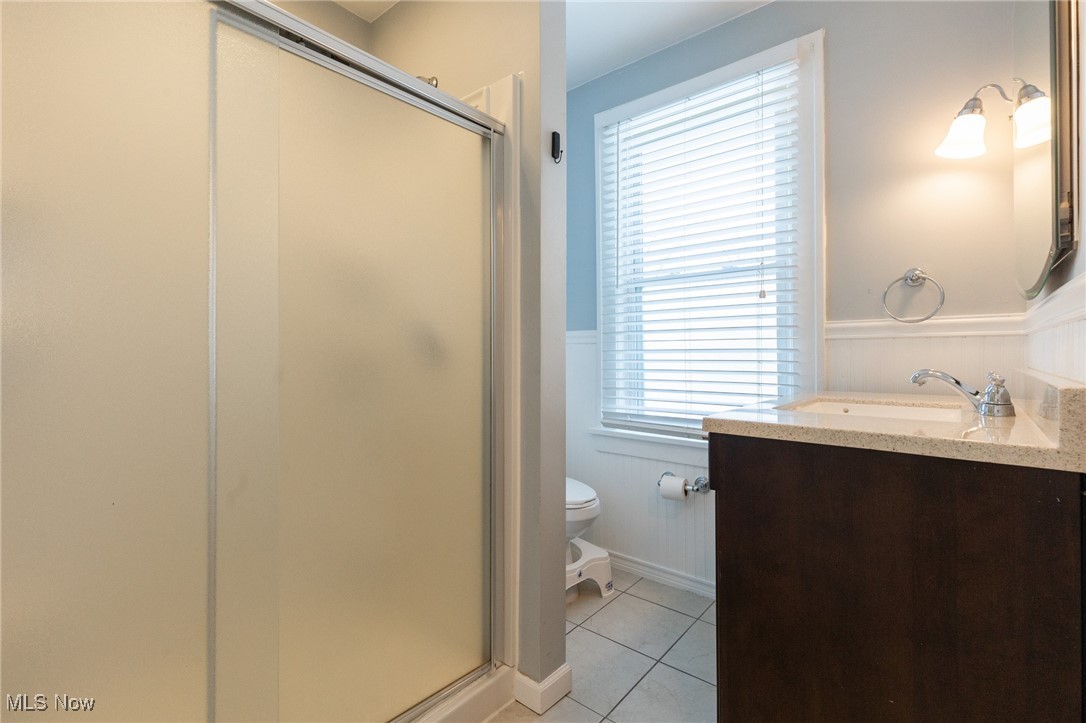 2542 Queenston Road Cleveland, OH 44118 - Photo 28 of 36 2nd floor - full bathroom #2