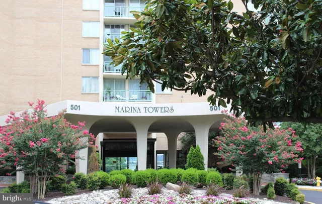 $2,100 | 501 Slaters Lane, Unit 513, Alexandria, VA 22314