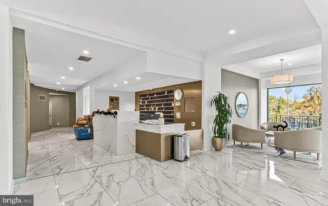 $2,100 | 501 Slaters Lane, Unit 513, Alexandria, VA 22314