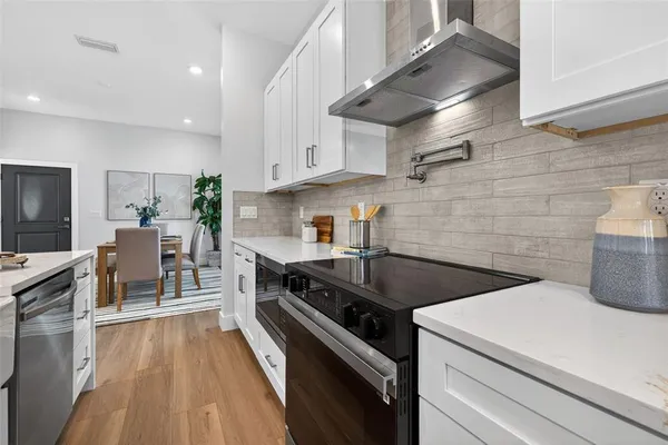 a kitchen that has a lot of cabinets in it
