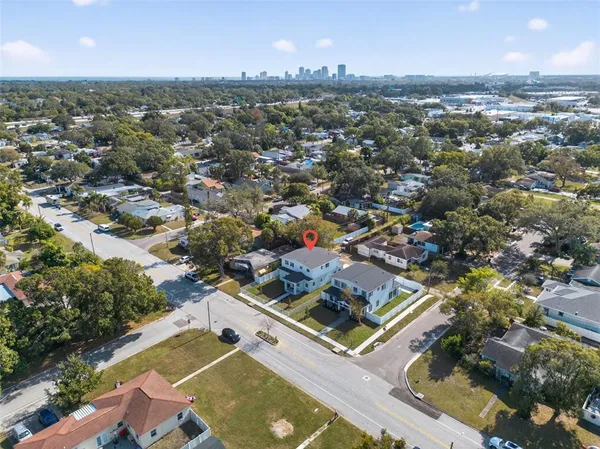a picture of a white wall with white and white walls