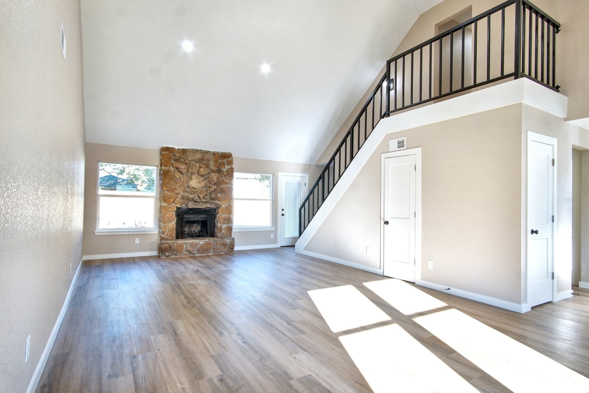 7511 Weatherhill Lane Houston, TX 77041 - Photo 13 of 40 Versatile Great room allows for Living/ Dining Combo