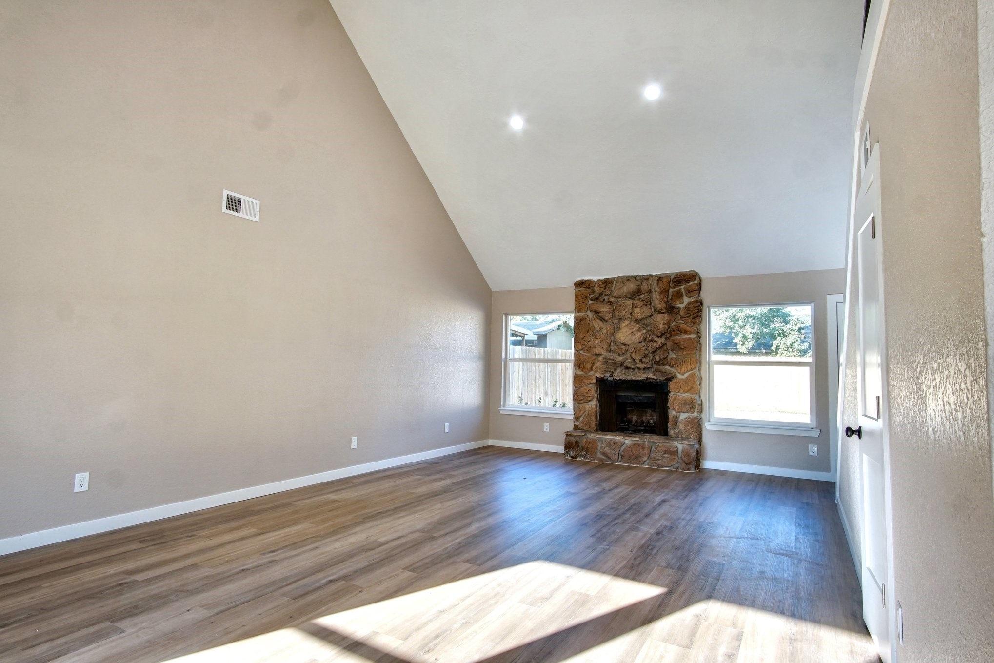 7511 Weatherhill Lane Houston, TX 77041 - Photo 17 of 40 Light and bright and fully updated