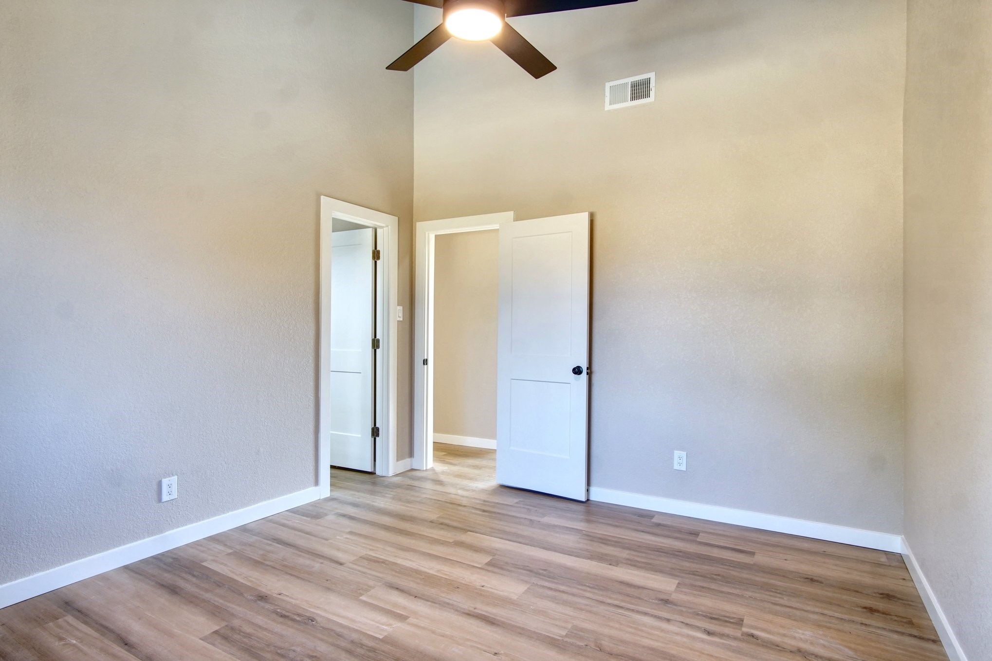 7511 Weatherhill Lane Houston, TX 77041 - Photo 24 of 40 Spacious primary bed