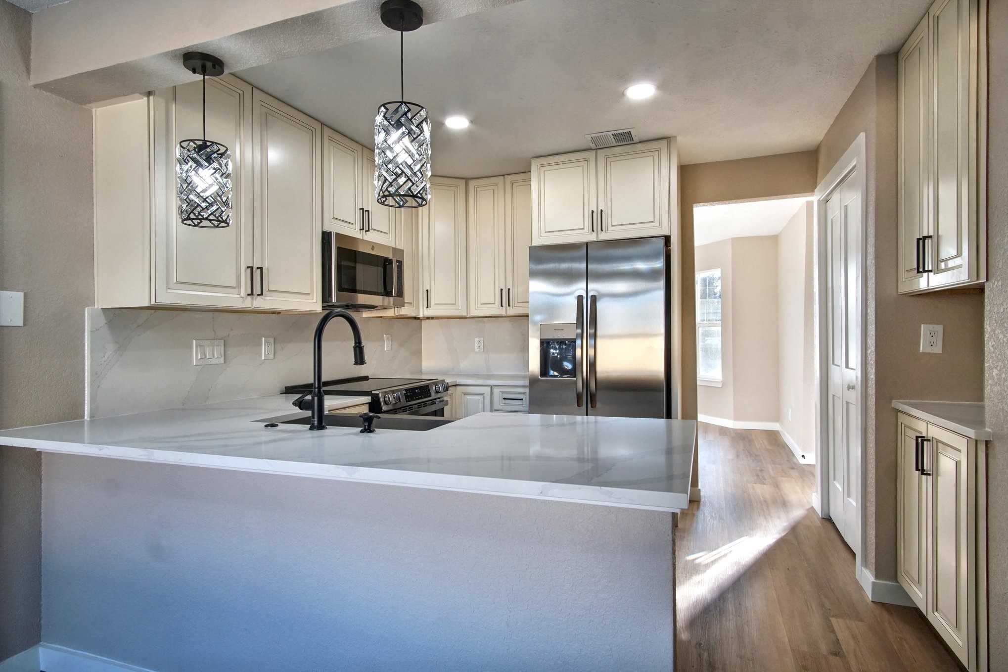 7511 Weatherhill Lane Houston, TX 77041 - Photo 9 of 40 Open Concept and added cabinet space