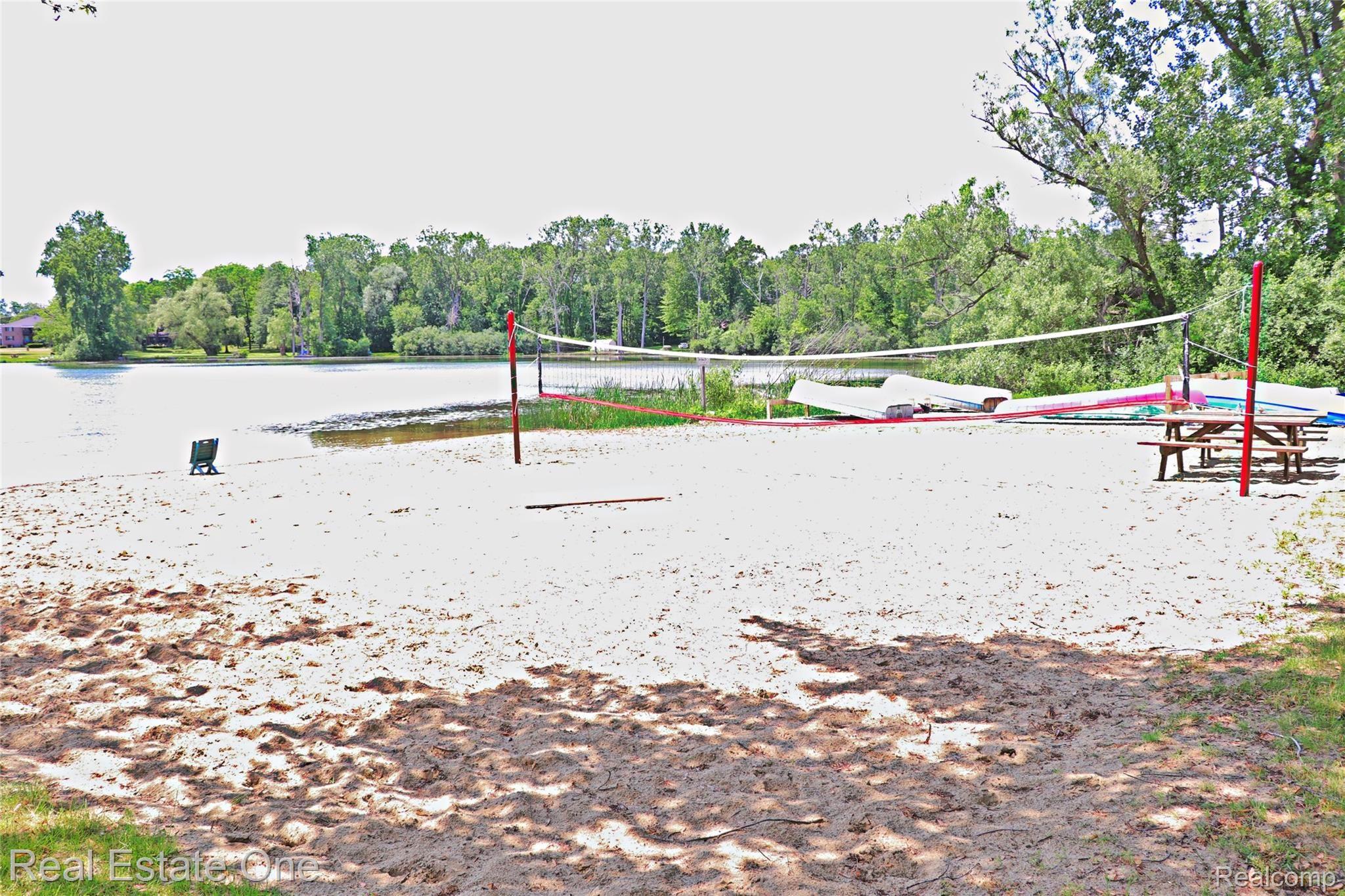 1945 Dawn Ridge Road Walled Lake, MI 48390 - Photo 44 of 46 IMG_2155.jpg