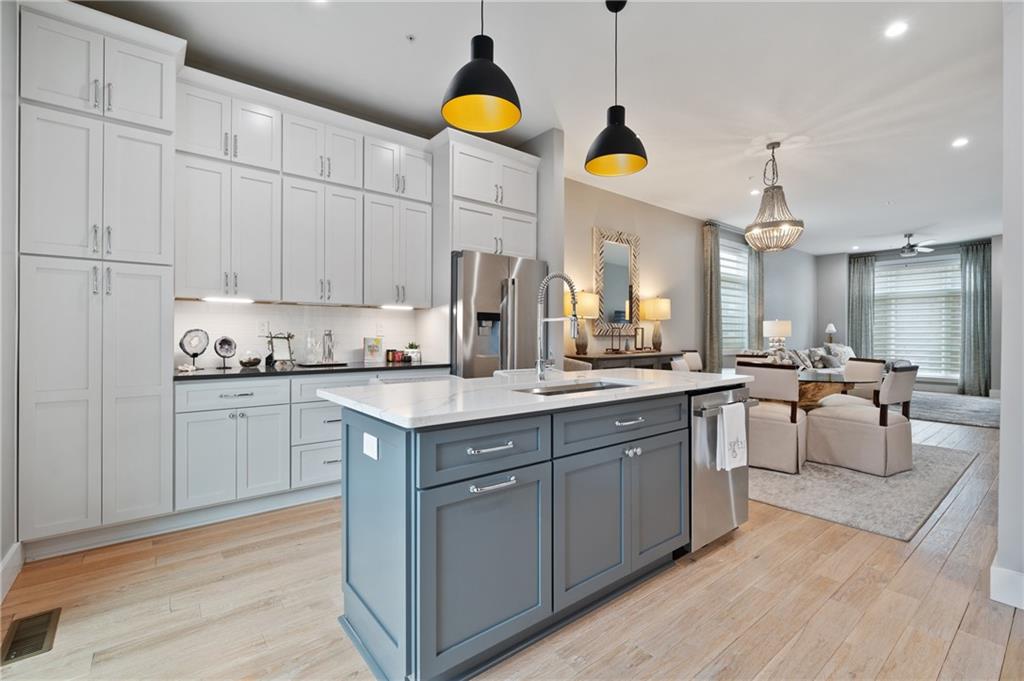 172 43rd Street Pittsburgh, PA 15201 - Photo 6 of 25 a kitchen with cabinets and appliances