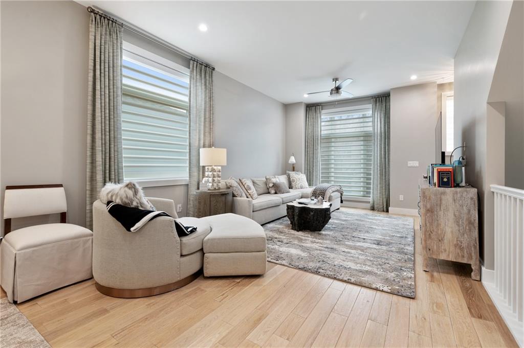 172 43rd Street Pittsburgh, PA 15201 - Photo 10 of 25 a living room with furniture and a large window