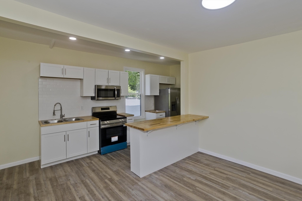 205 St James Avenue Springfield, MA 01109 - Photo 9 of 28