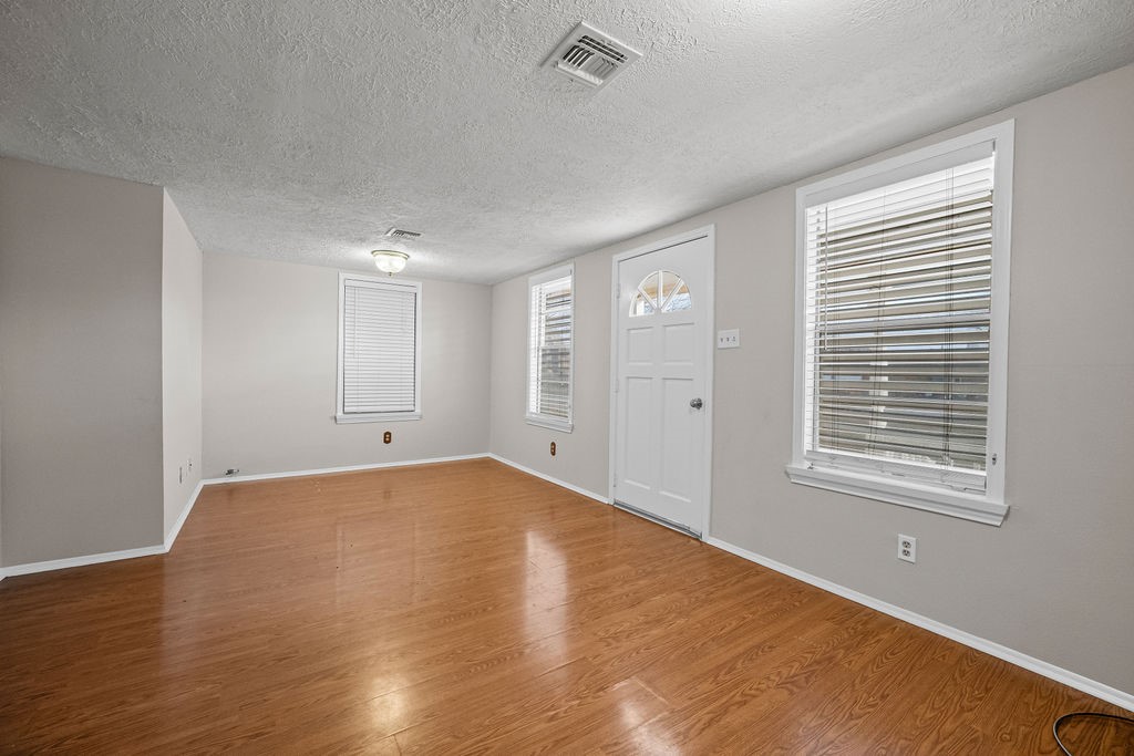 413 East Fulton Street Sinton, TX 78387 - Photo 3 of 27