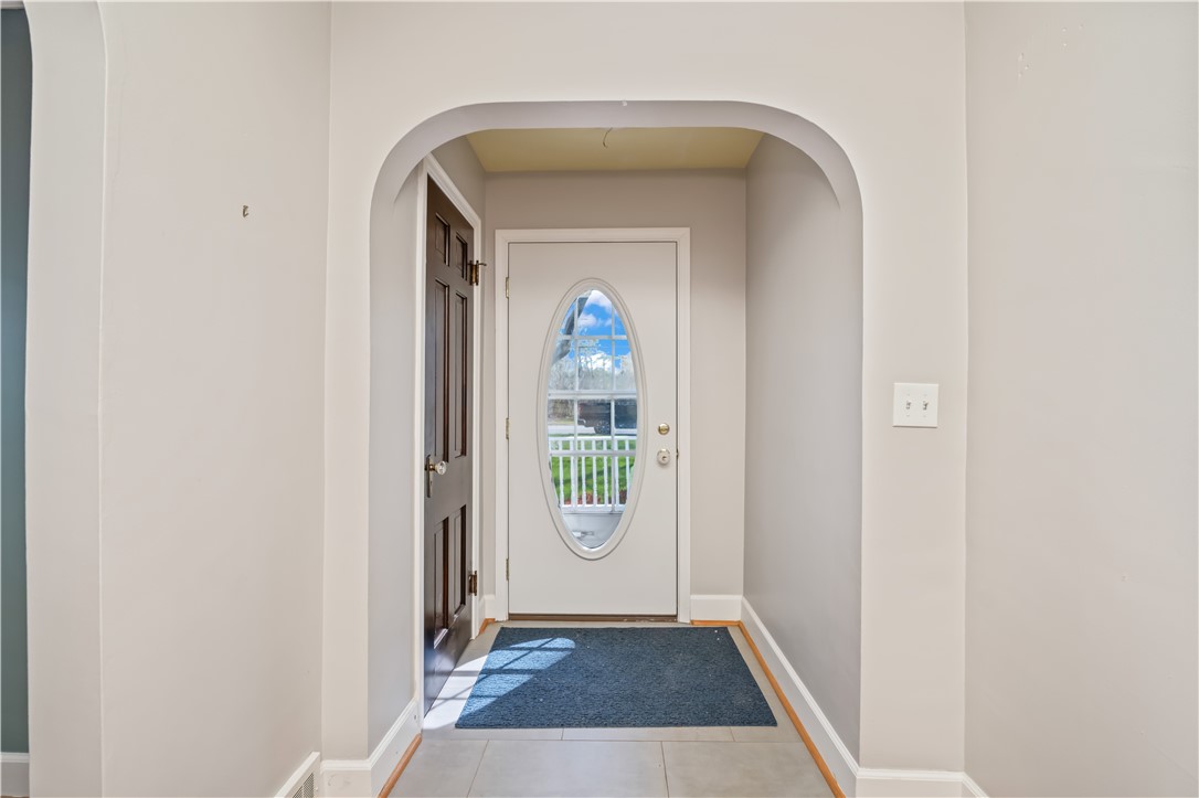 52 Seneca Road Irondequoit, NY 14622 - Photo 4 of 26