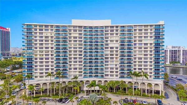 $2,950 | 3800 South Ocean Drive, Unit 604, Hollywood, FL 33019