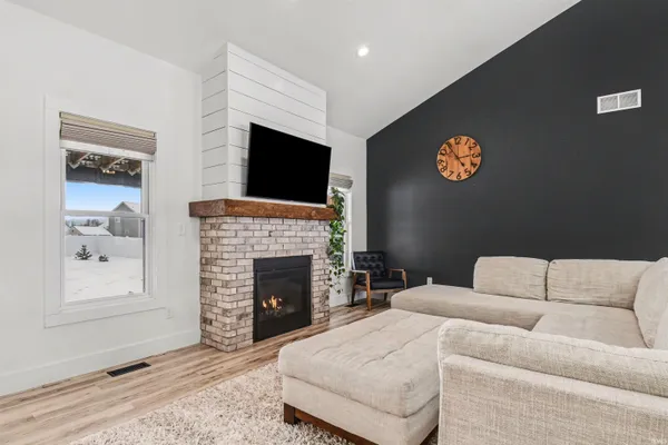 $429,900 | 404 Daybreak Drive, Lakeville, IN 46536