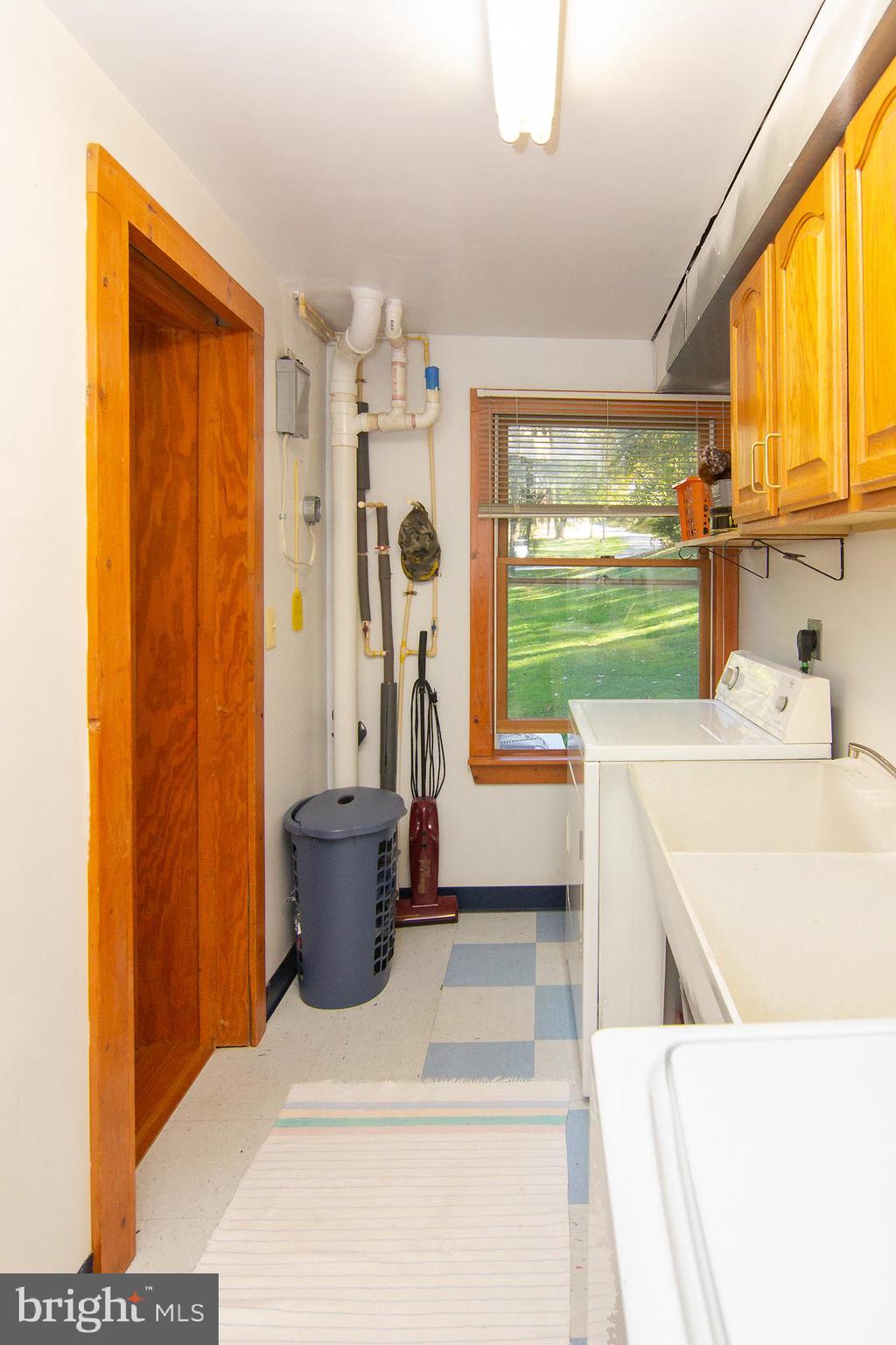 623 Bear Branch Road Westminster, MD 21157 - Photo 40 of 64 Main level Laundry/Utility room