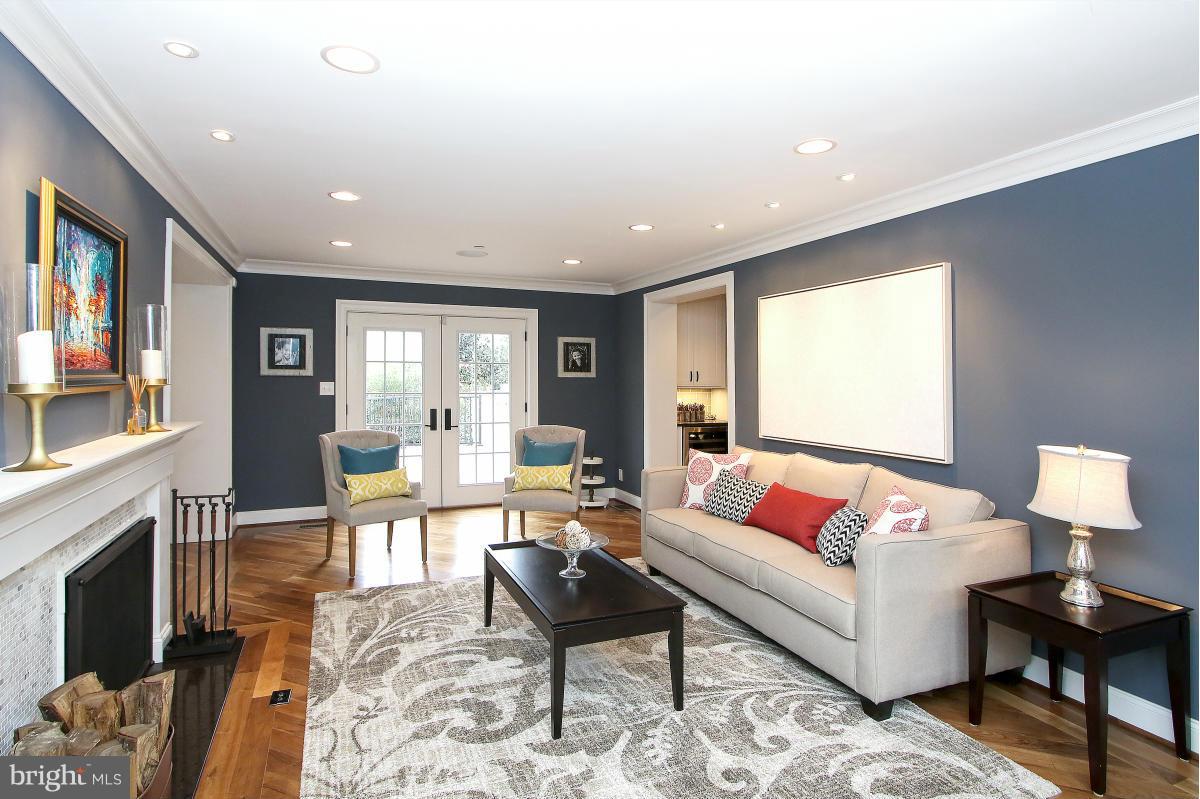 6305 Alcott Road Bethesda, MD 20817 - Photo 13 of 30 Living Room