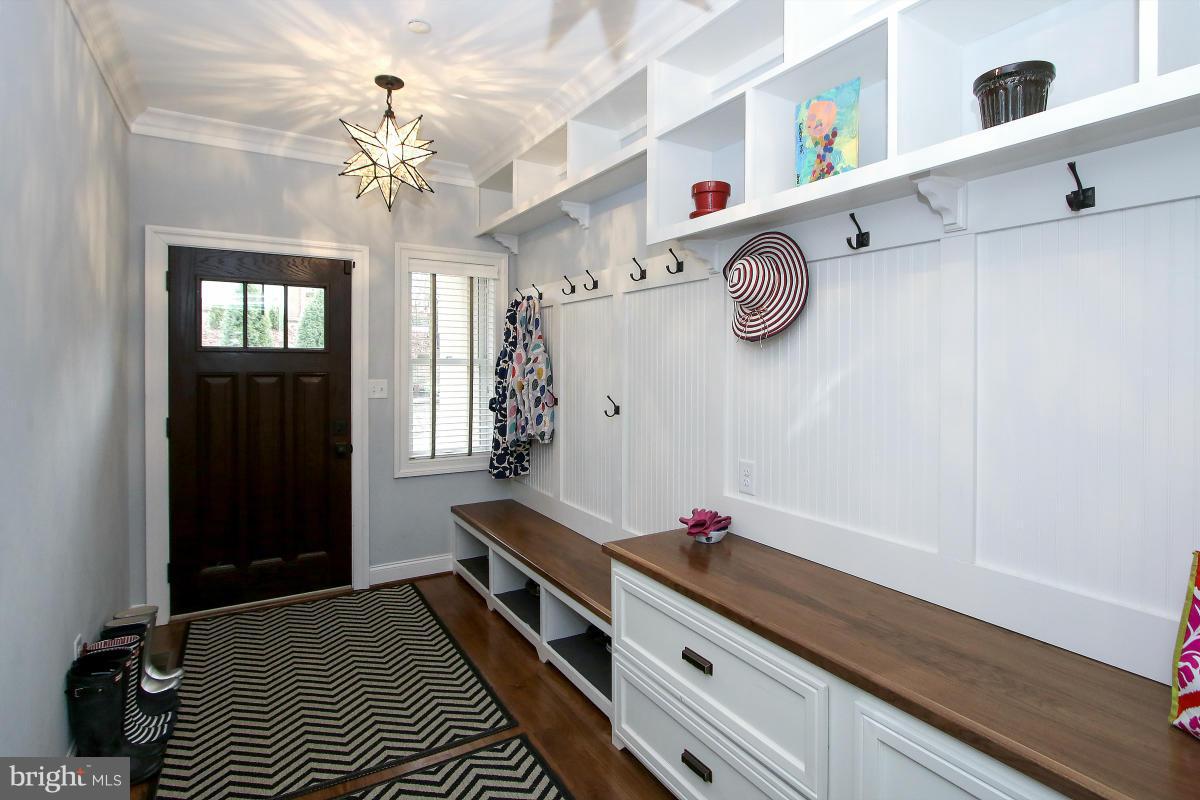 6305 Alcott Road Bethesda, MD 20817 - Photo 3 of 30 Interior (General)