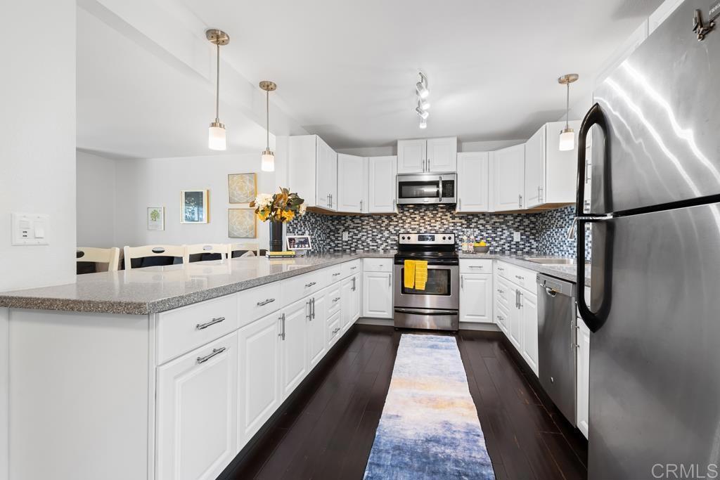 32036 Del Cielo Oeste, Unit 2D Bonsall, CA 92003 - Photo 11 of 41 Kitchen