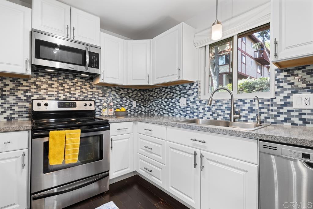 32036 Del Cielo Oeste, Unit 2D Bonsall, CA 92003 - Photo 12 of 41 Kitchen