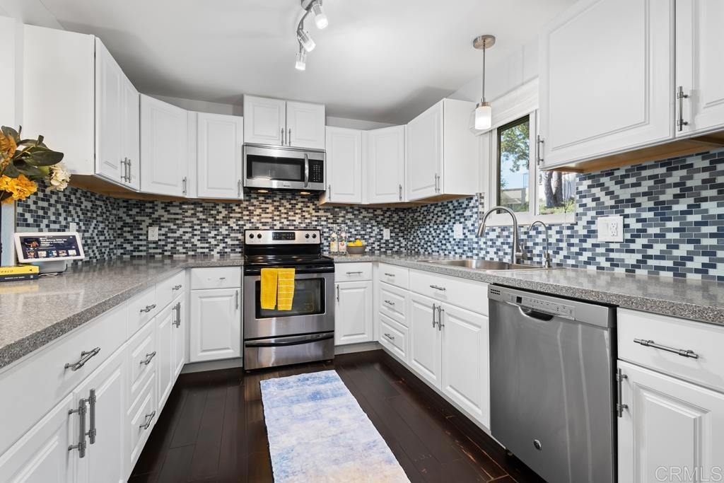 32036 Del Cielo Oeste, Unit 2D Bonsall, CA 92003 - Photo 14 of 41 Kitchen