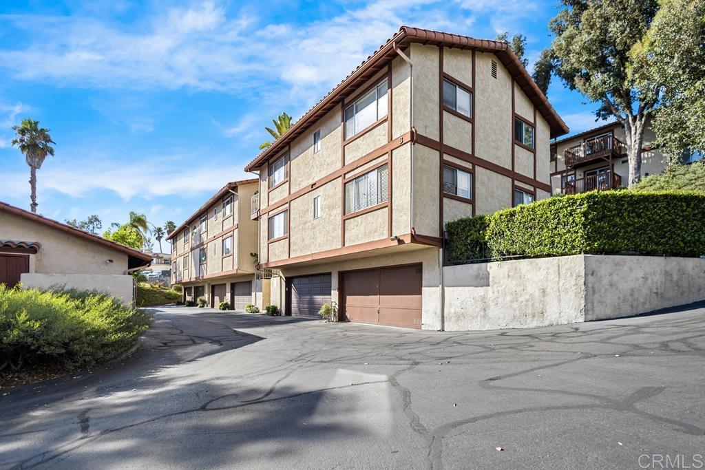 32036 Del Cielo Oeste, Unit 2D Bonsall, CA 92003 - Photo 38 of 41 Garage