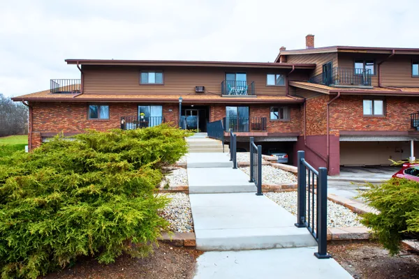 $185,900 | 3935 South 84th Street, Unit 4, Greenfield, WI 53228