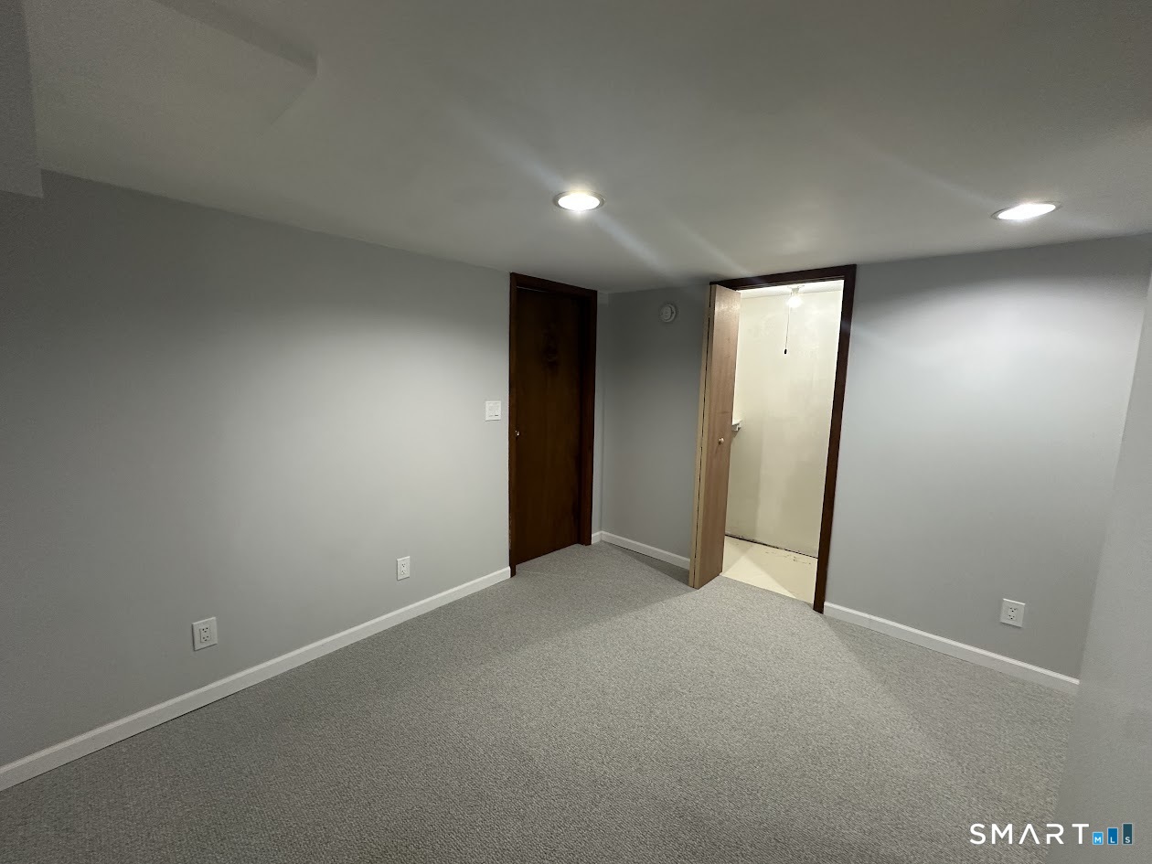 39 Horton Hill Road, Unit 7C Naugatuck, CT 06770 - Photo 20 of 29 a view of an empty room