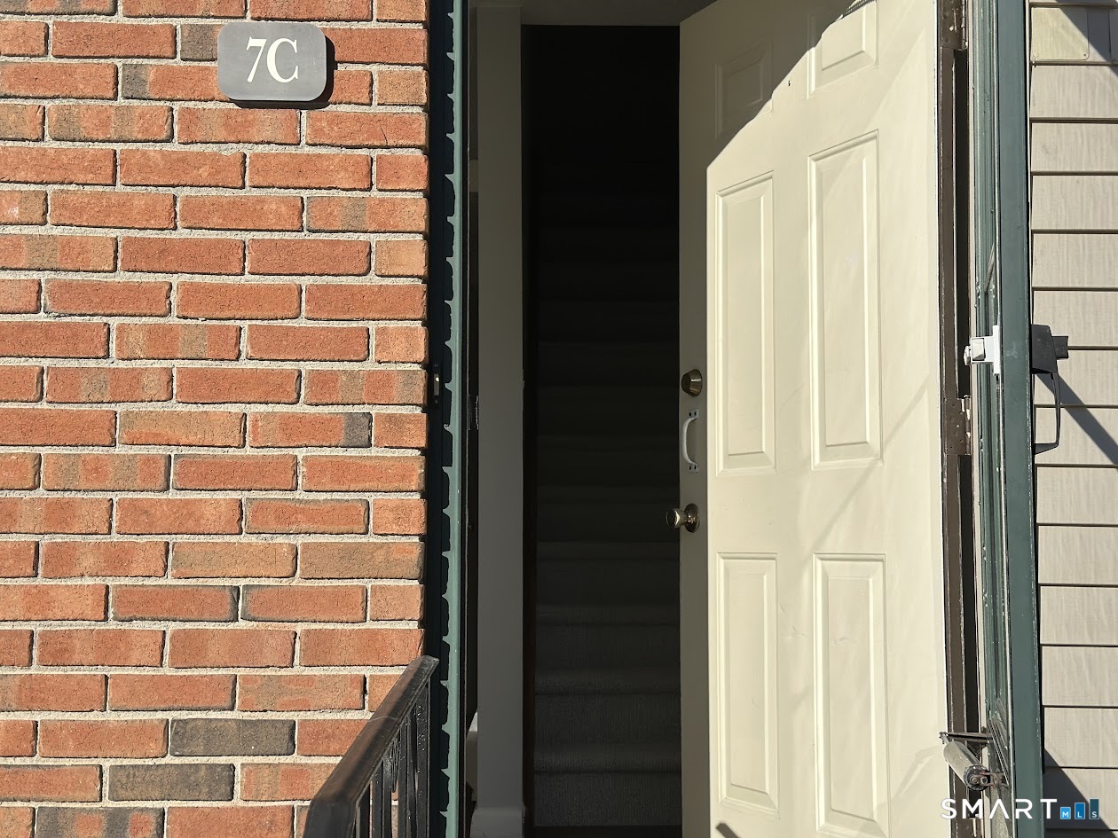 39 Horton Hill Road, Unit 7C Naugatuck, CT 06770 - Photo 3 of 29 a view of a door