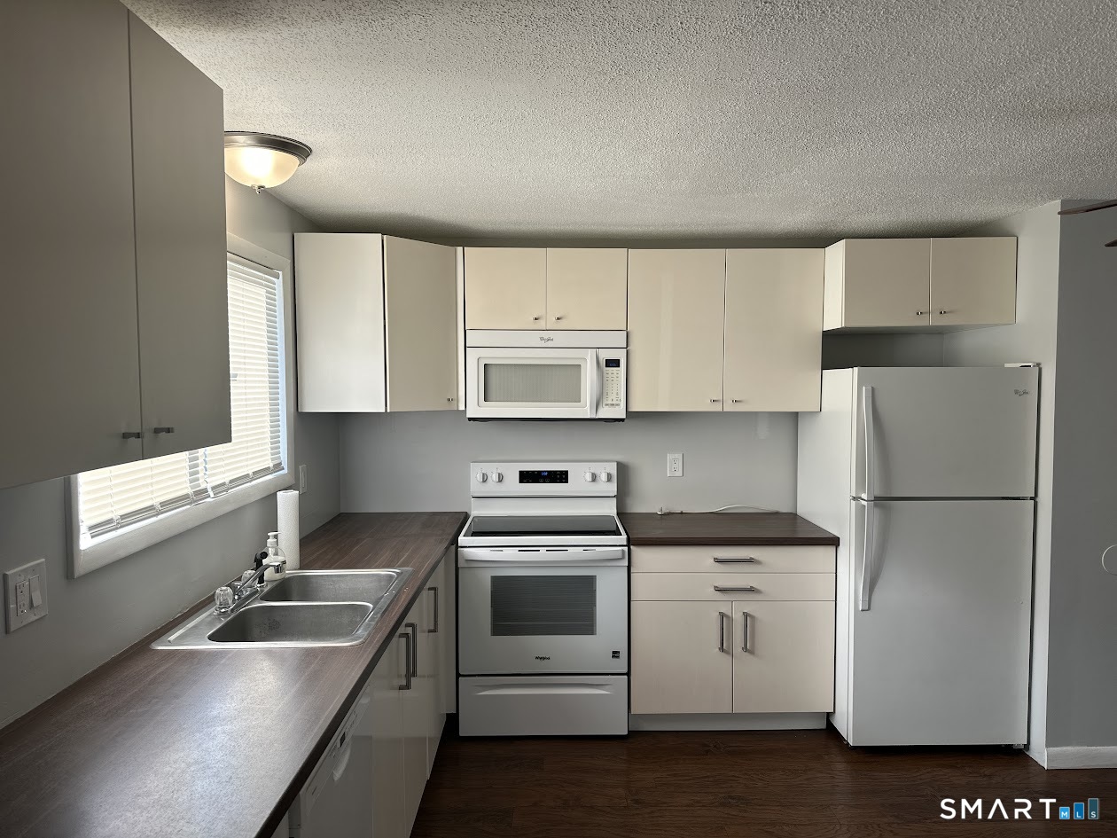 39 Horton Hill Road, Unit 7C Naugatuck, CT 06770 - Photo 6 of 29 a kitchen with a sink stove and refrigerator