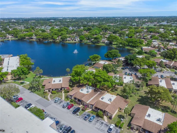 $2,100 | 115 Briarwood Circle, Unit 23, Hollywood, FL 33024