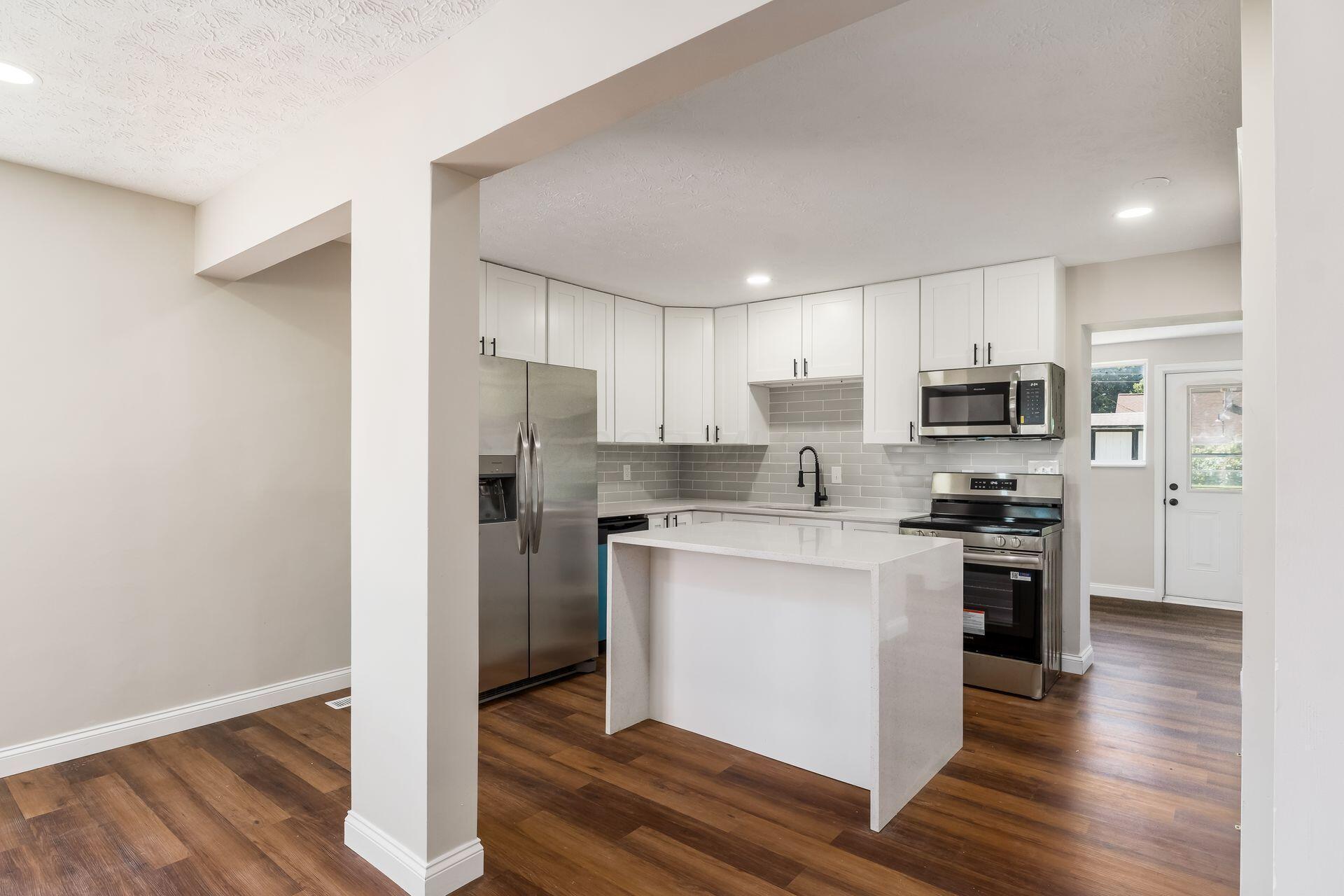 505 Beechwood Road Columbus, OH 43213 - Photo 9 of 40 Kitchen featuring an island