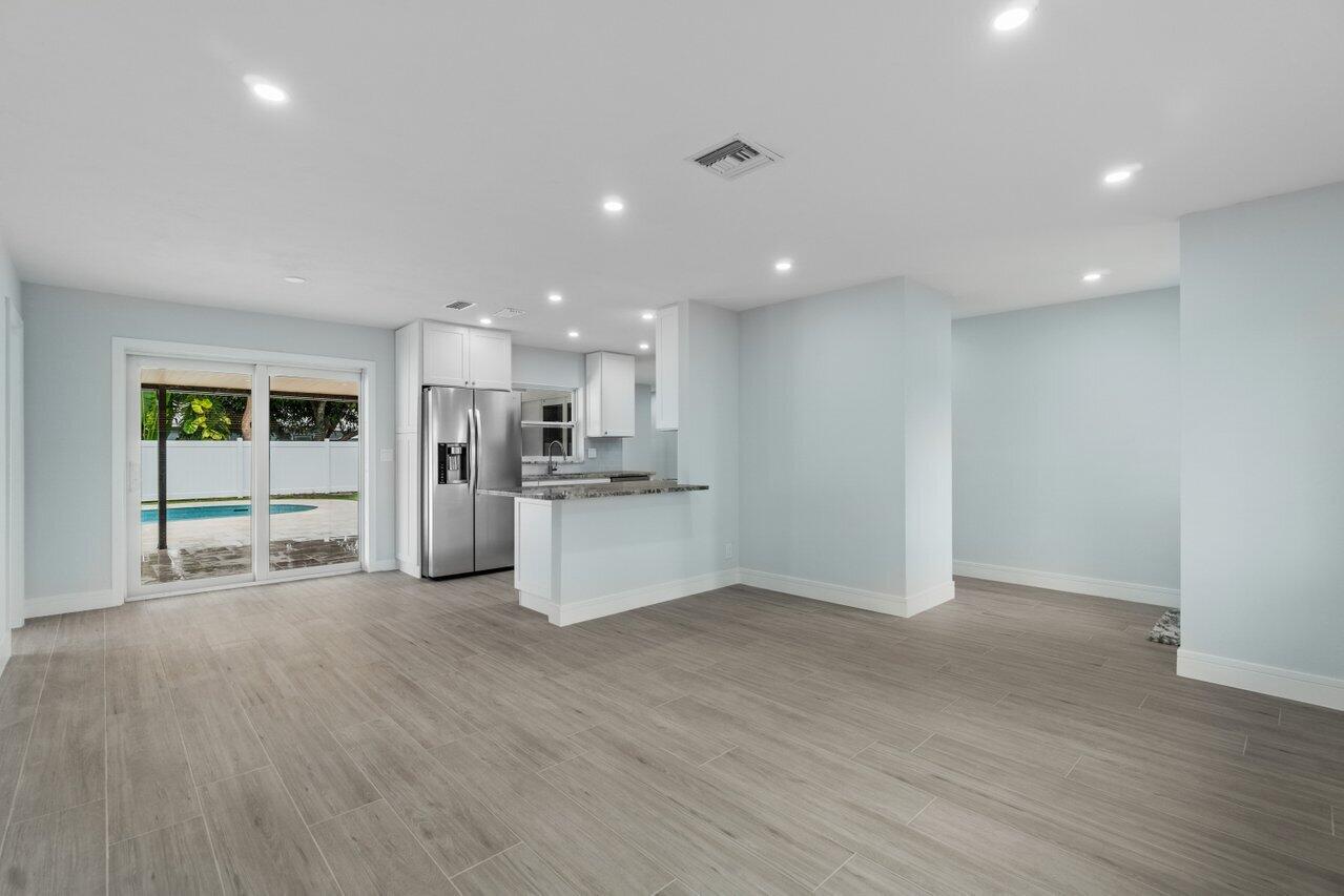 669 Northwest 15th Court Boca Raton, FL 33486 - Photo 11 of 37 012-669Northwest15thCourt-BocaRaton-FL-3