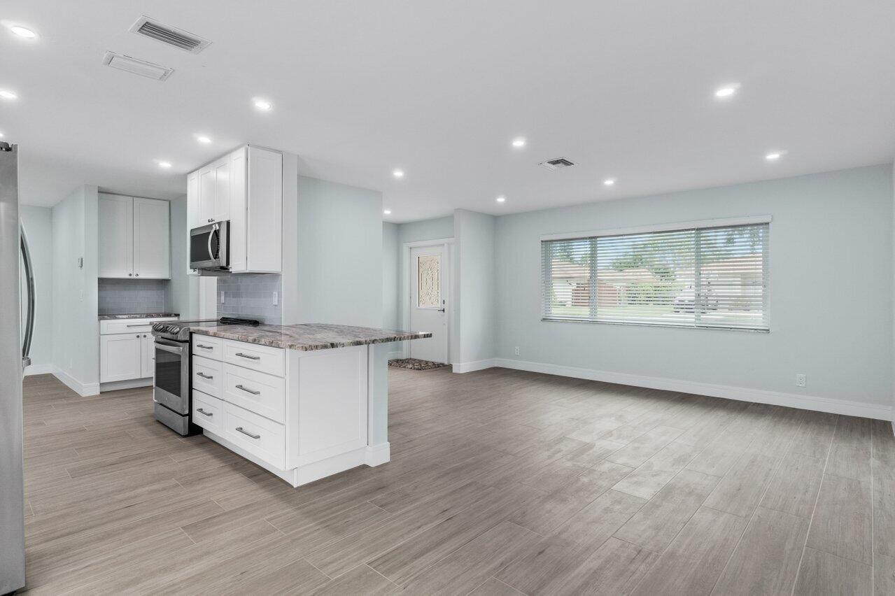 669 Northwest 15th Court Boca Raton, FL 33486 - Photo 13 of 37 014-669Northwest15thCourt-BocaRaton-FL-3