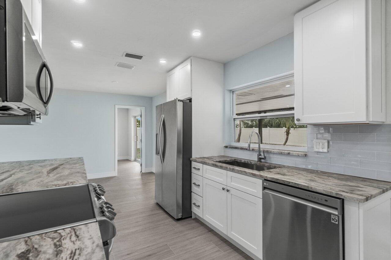 669 Northwest 15th Court Boca Raton, FL 33486 - Photo 14 of 37 015-669Northwest15thCourt-BocaRaton-FL-3