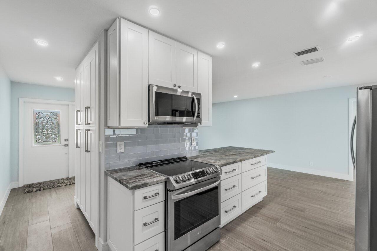 669 Northwest 15th Court Boca Raton, FL 33486 - Photo 16 of 37 017-669Northwest15thCourt-BocaRaton-FL-3