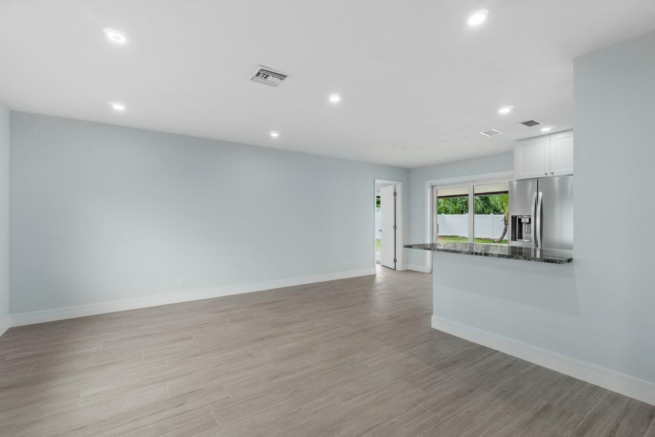669 Northwest 15th Court Boca Raton, FL 33486 - Photo 10 of 37 011-669Northwest15thCourt-BocaRaton-FL-3