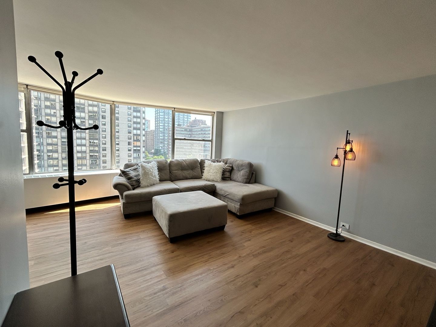 5757 North Sheridan Road, Unit 7D Chicago, IL 60660 - Photo 2 of 16
