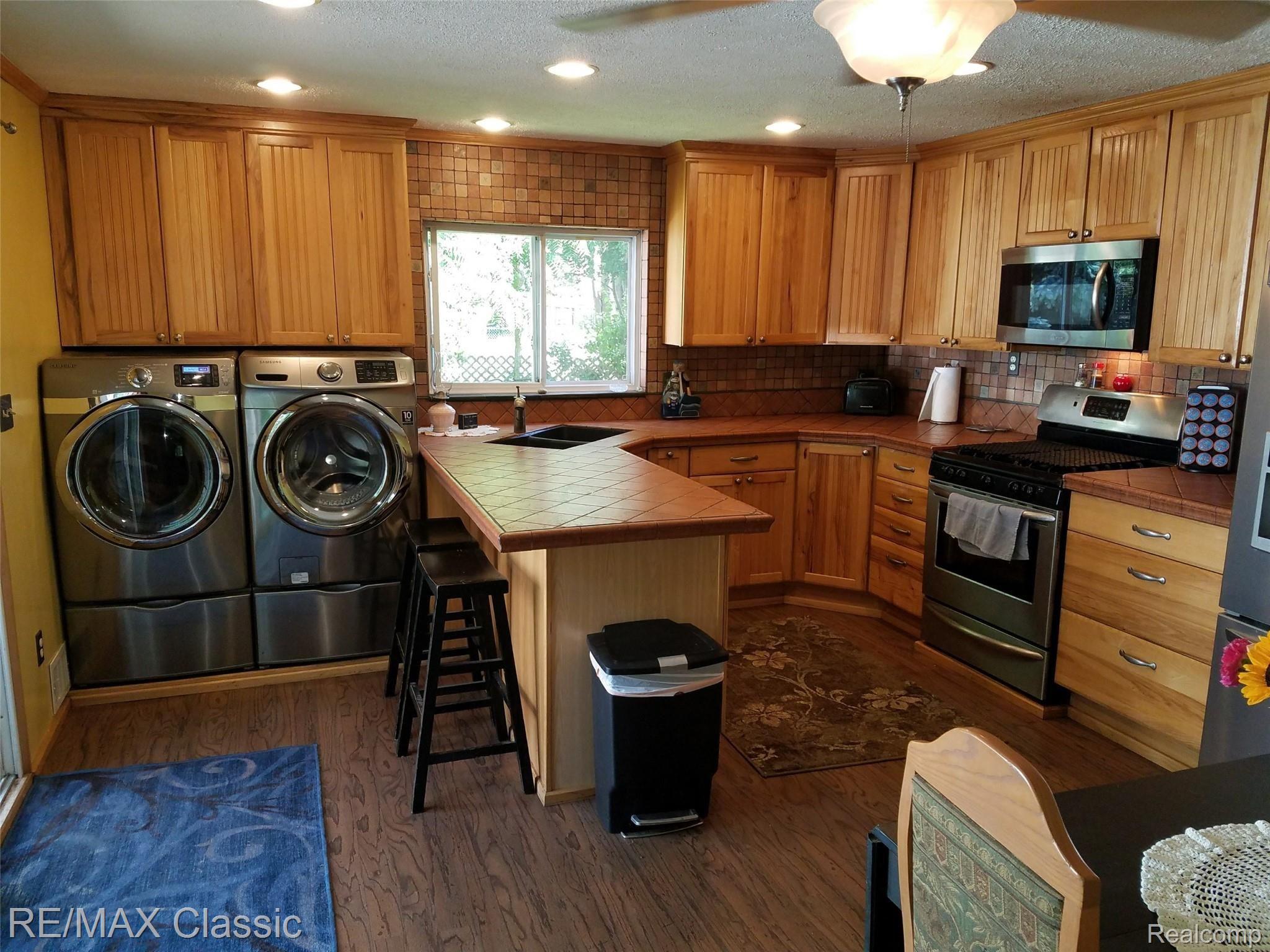 3587 Alida Avenue Rochester, MI 48309 - Photo 6 of 21 Alida KIT 4.jpg