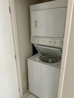 800 Elgin Road, Unit 1404 Evanston, IL 60201 - Photo 8 of 8 a utility room with dryer and washer