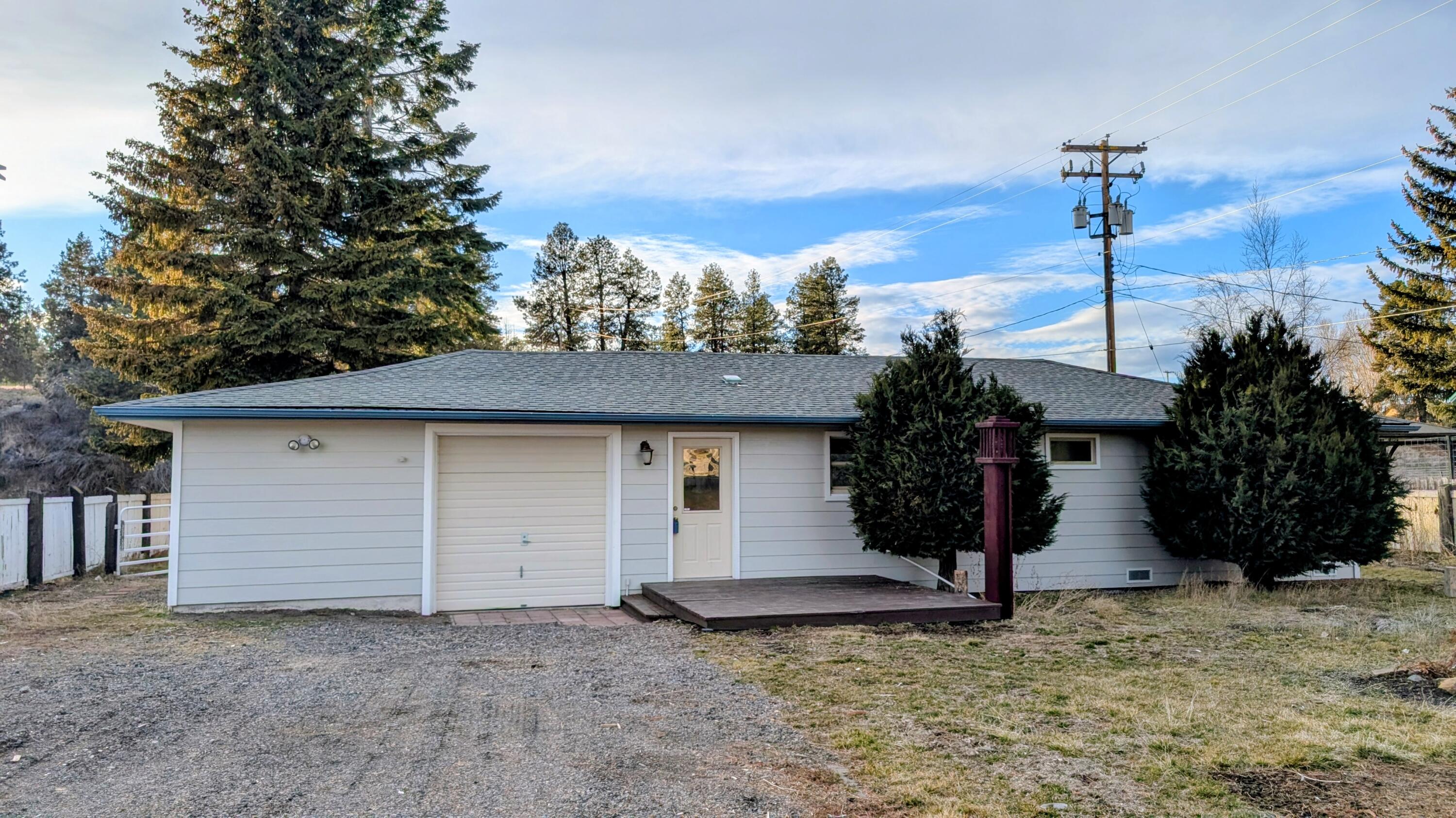 32550 Rivers Drive Chiloquin, OR 97624 - Photo 1 of 24 front view of a house with a yard