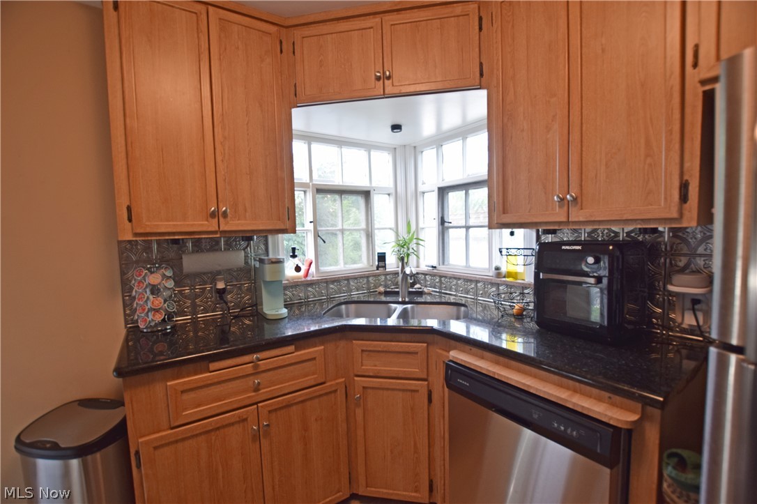 6089 Stanbury Road Parma, OH 44129 - Photo 5 of 17