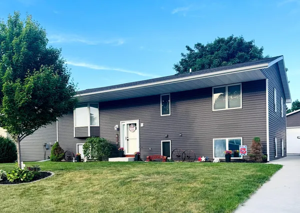 $325,000 | 610 3rd Avenue Southeast, Stewartville, MN 55976